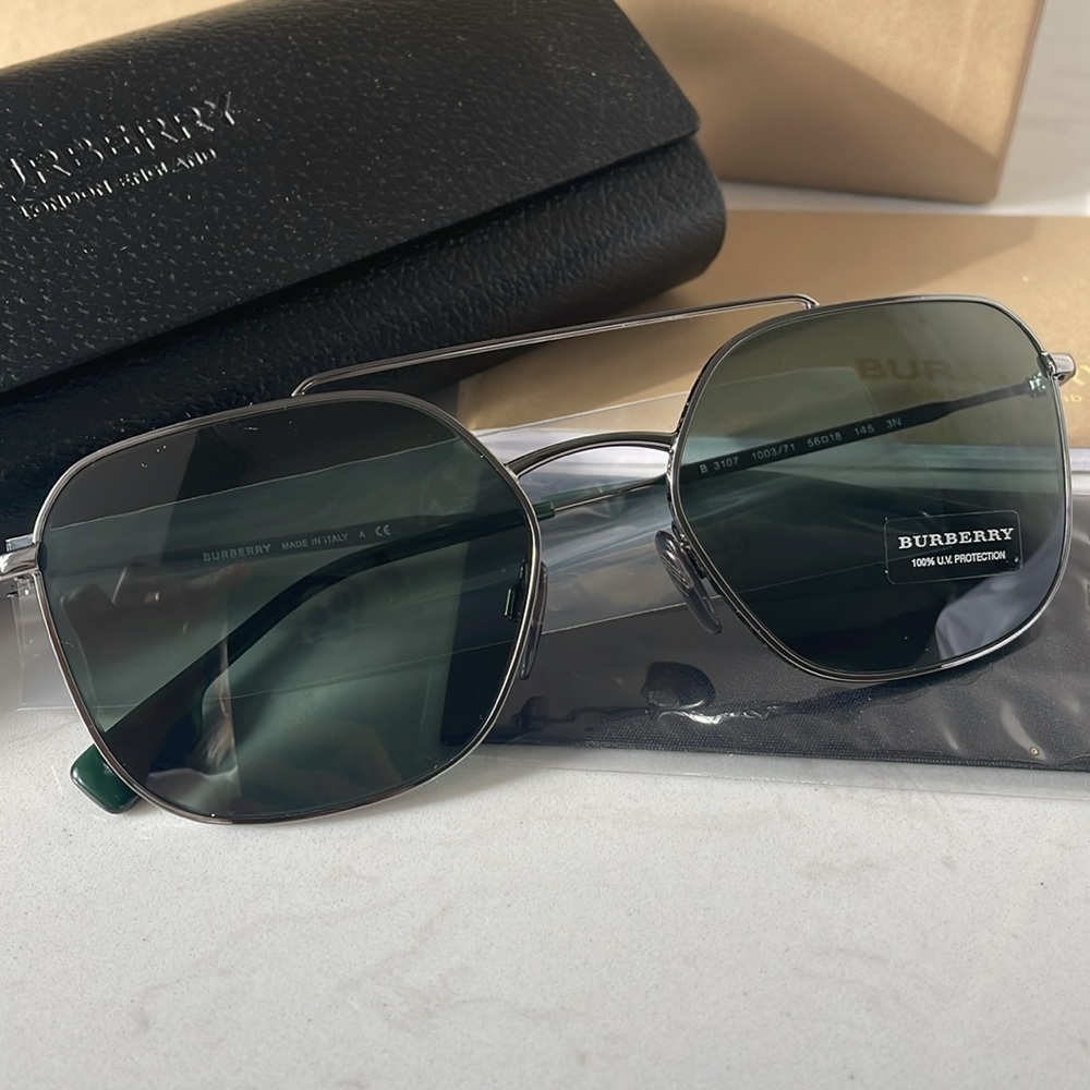 NWT Burberry Geometric Frame Sunglasses Dark Green 100% UV Protection UNISEX - Picture 3 of 5